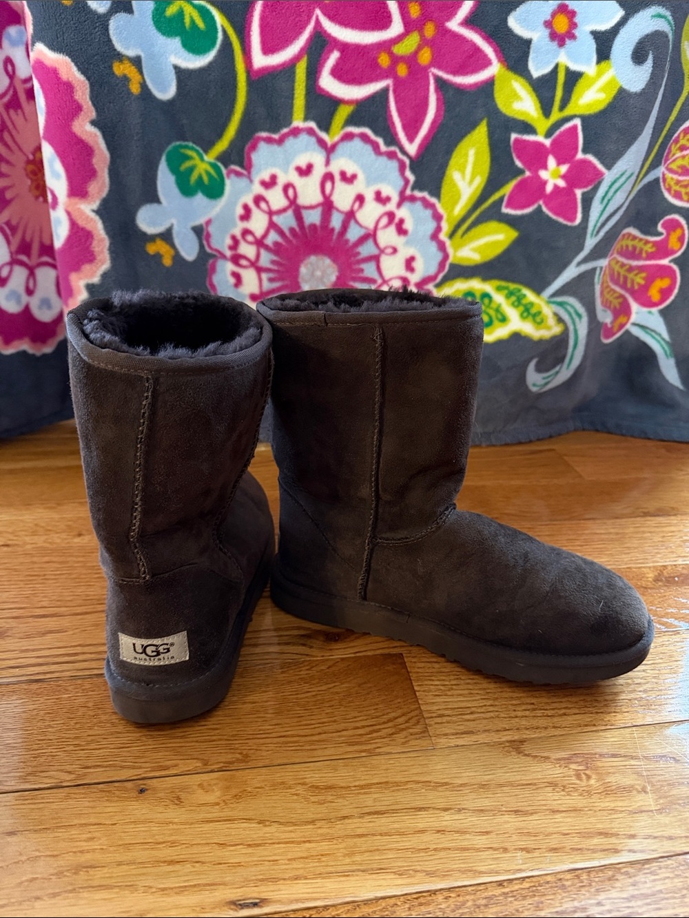 UGG Womens Classic Short Winter Boots / Shoes - Womens Size 8
Brown Color